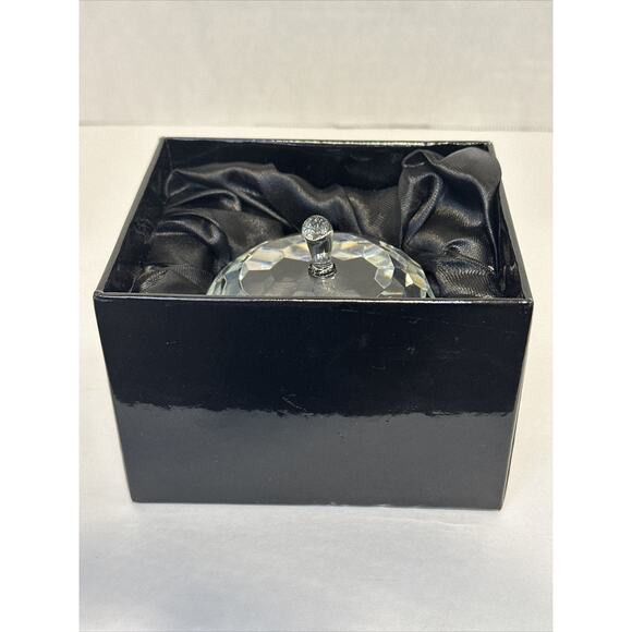Saks Fifth Avenue Faceted Crystal Apple Paperweight Signed Vintage Teacher Gift - Picture 9 of 10